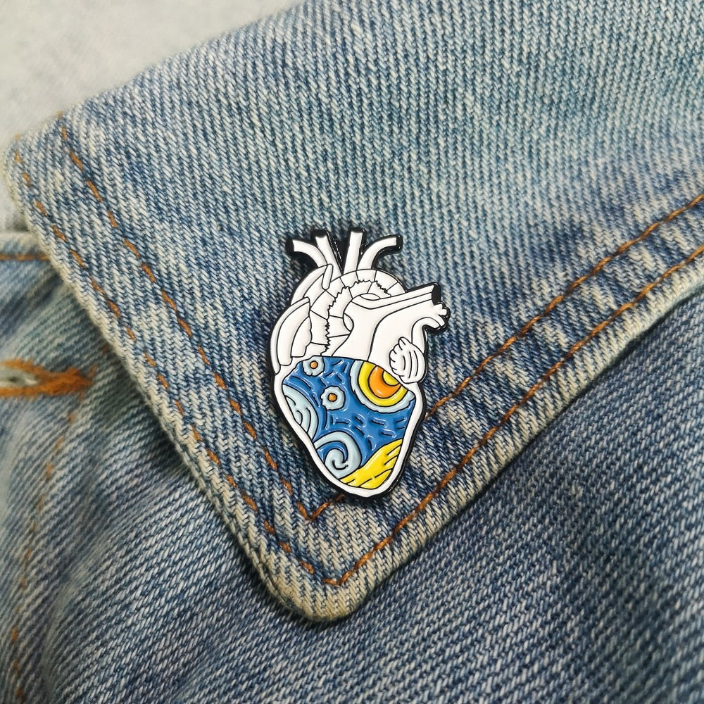 Pin de esmalte de corazón de noche estrellada