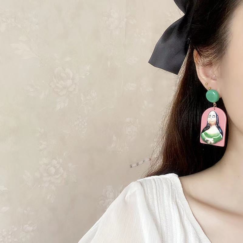 Aretes de dibujos animados artísticos