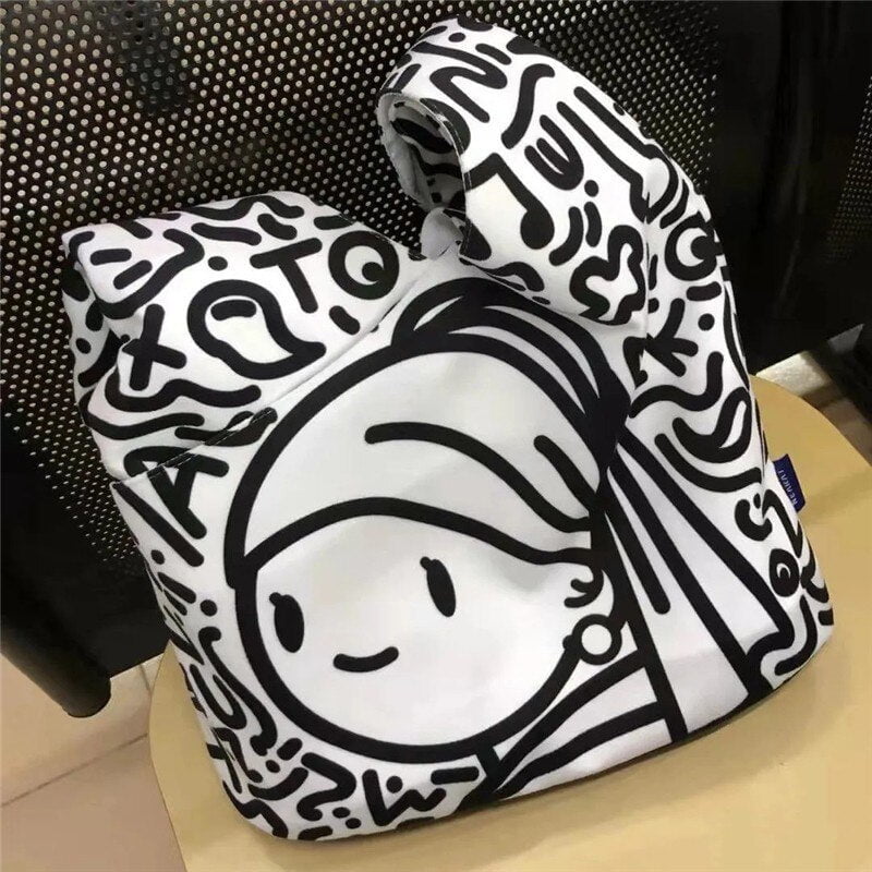 Fille avec une boucle d'oreille en perle doodles Sac à bandoulière