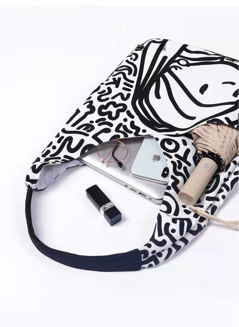 Fille avec une boucle d'oreille en perle doodles Sac à bandoulière